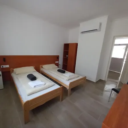Oereg-to Youth Hostel *