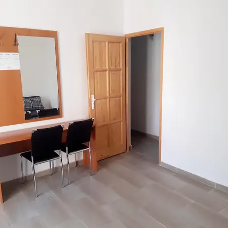 Oereg-to Youth Hostel