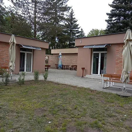 Oereg-to Youth Hostel Tata