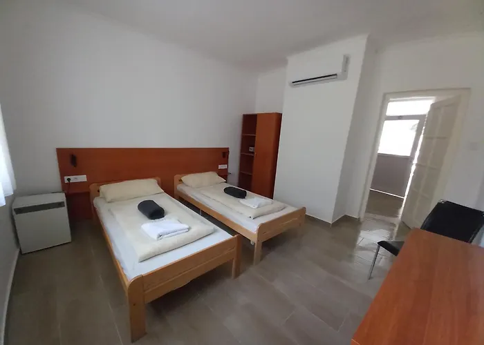 Oereg-to Youth Hostel *