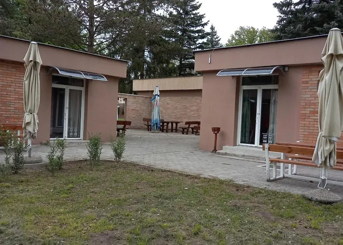 Oereg-to Youth Hostel Tata